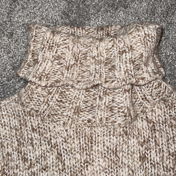 TRENDY Liz Claiborne tan turtleneck sweater - Picture 2 of 5